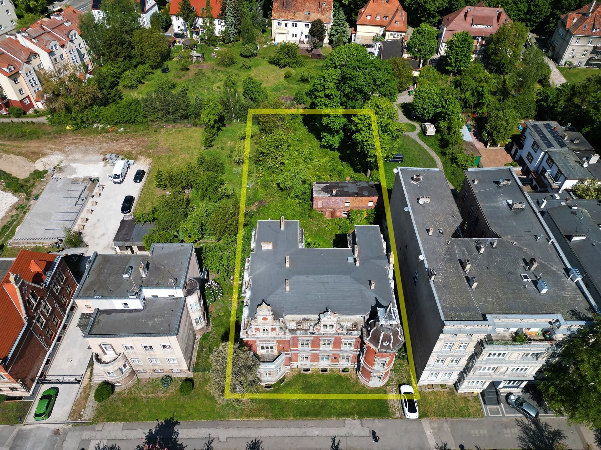 Działka 2002 m² — zaznaczone granice